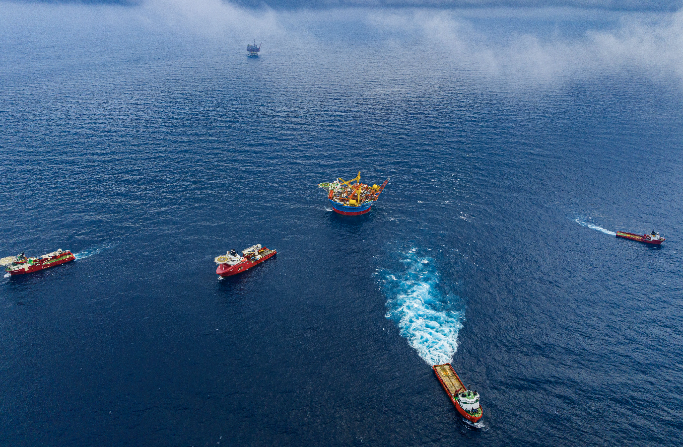 中国诞生首个原油产量超亿吨海上油田