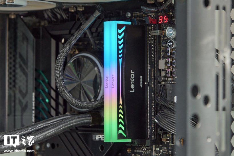 【IT之家开箱】雷克沙战神之翼 ARES RGB DDR5 8000 内存图赏：炫彩白翼支持  第6张
